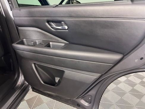 Used 2022 Nissan Pathfinder SL image 34