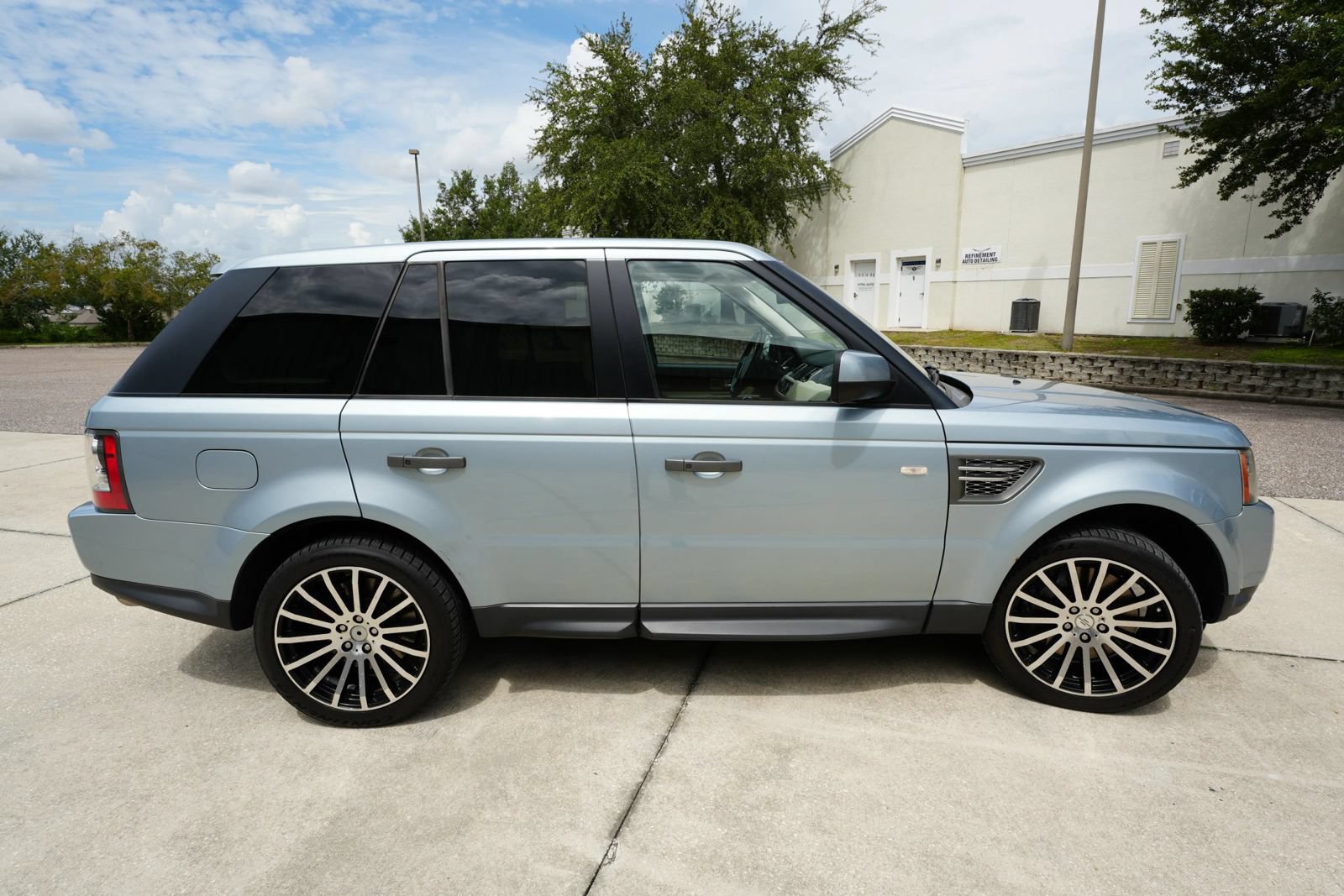 Used 2011 Land Rover Range Rover Sport Supercharged AWD/4WD image 11