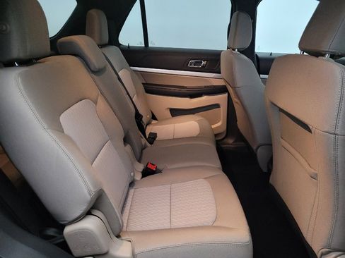 Used 2018 Ford Explorer 4WD w/ Class II Trailer Tow Package image 19