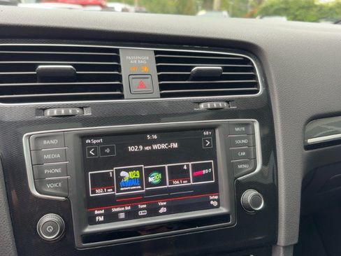 Used 2017 Volkswagen GTI SE FWD image 17