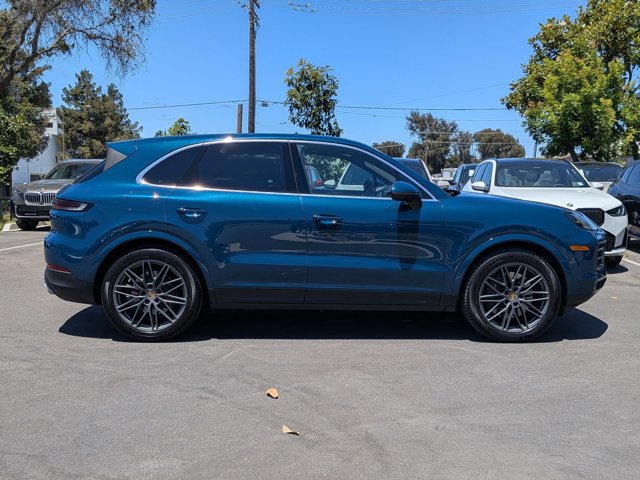 Used 2024 Porsche Cayenne AWD/4WD image 4