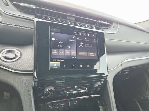 Used 2024 Jeep Grand Cherokee Laredo image 26