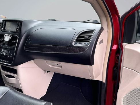 Used 2012 Chrysler Town & Country Touring w/ Entertainment Group #1 FWD image 24