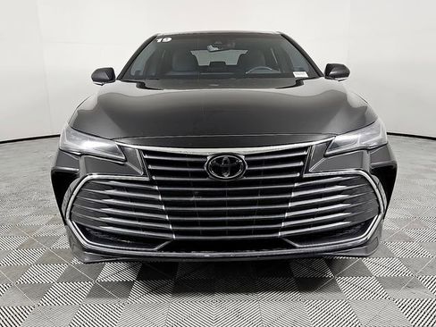 Used 2019 Toyota Avalon Limited image 2