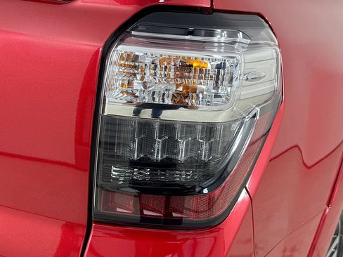 Used 2022 Toyota 4Runner Limited AWD/4WD image 32