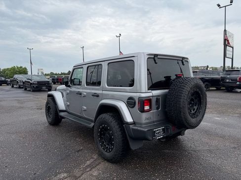 Used 2018 Jeep Wrangler Unlimited Sahara AWD/4WD image 7