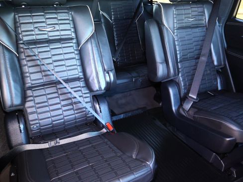 Used 2025 Cadillac Escalade Premium Luxury Platinum image 28