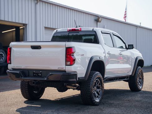 Used 2024 Chevrolet Colorado ZR2 w/ Technology Package AWD/4WD image 7