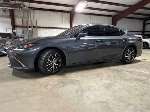 Used 2023 Lexus ES 350 w/ Premium Package FWD image 4