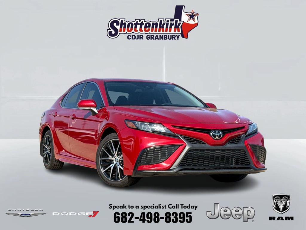 Used 2024 Toyota Camry SE FWD image 1