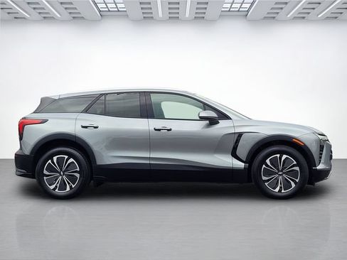 Used 2024 Chevrolet Blazer EV LT AWD/4WD image 3
