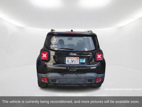 Used 2018 Jeep Renegade Latitude w/ UConnect 8.4 Nav Group FWD image 7