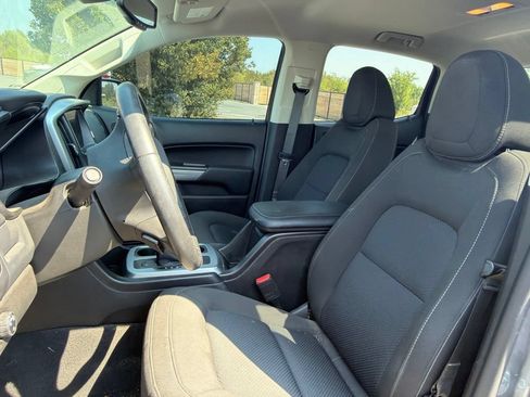 Used 2022 Chevrolet Colorado LT w/ Chrome Appearance Package RWD image 8