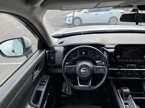 Used 2025 Nissan Pathfinder SV image 36