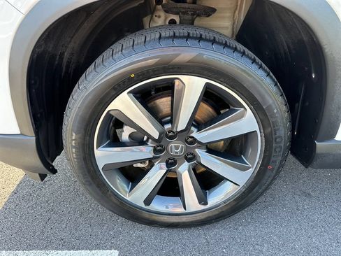 Used 2024 Honda Pilot Touring image 12