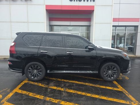 Used 2022 Lexus GX 460 Premium w/ Accessory Package image 2