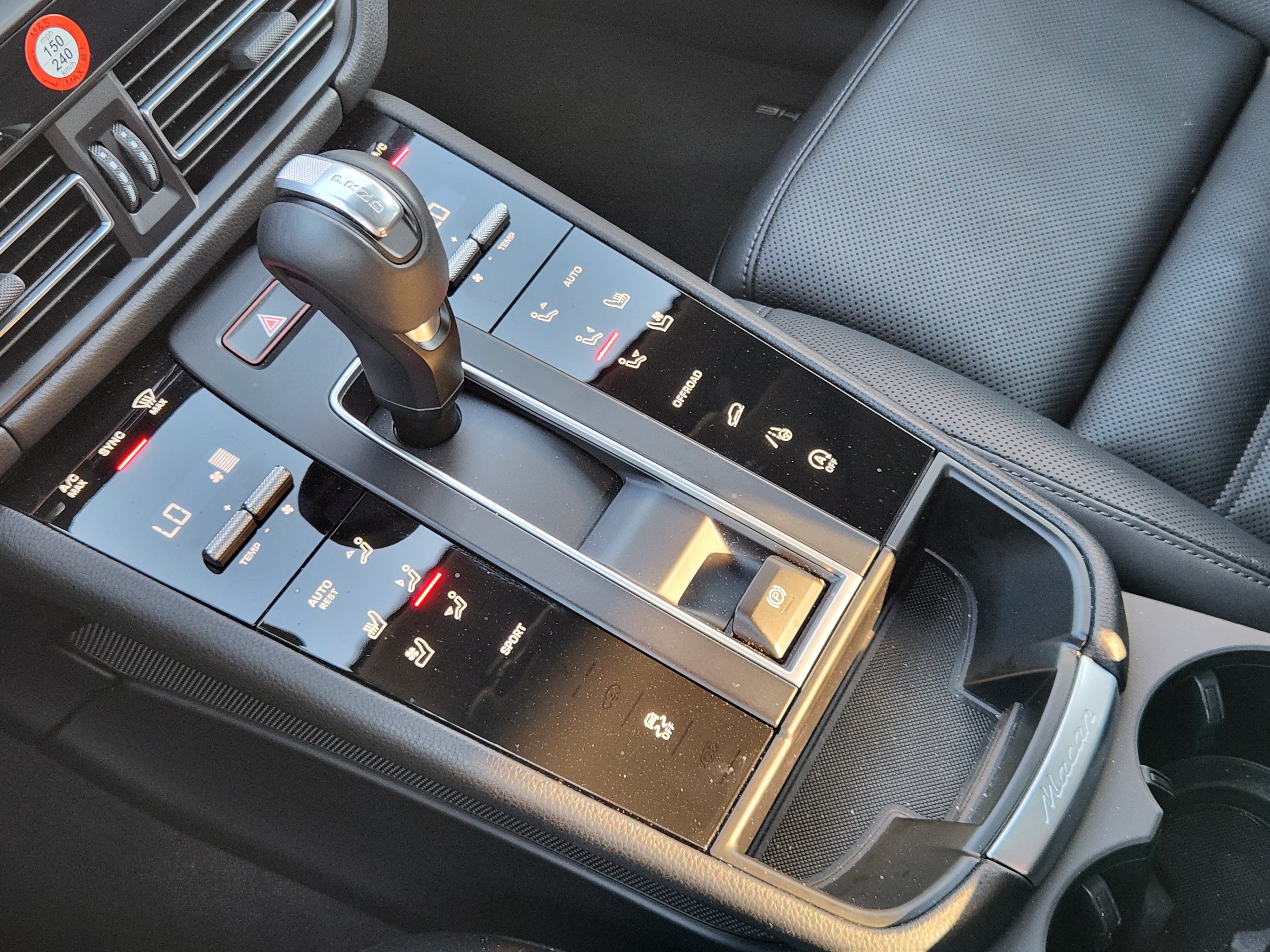 Certified 2026 Porsche Macan AWD/4WD image 23