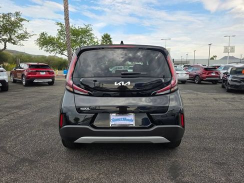 Used 2025 Kia Soul LX w/ LX Technology Package FWD image 8