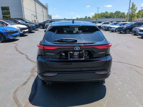 Used 2021 Toyota Venza LE AWD/4WD image 6