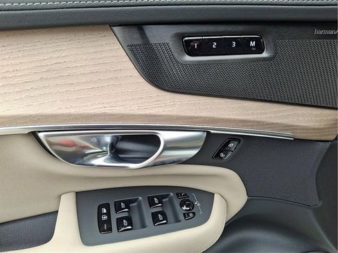 New 2026 Volvo XC90 B6 Plus w/ Protection Package Premier image 10