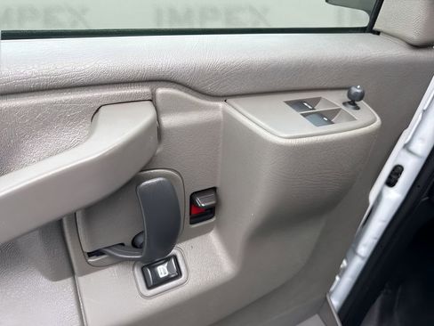 Used 2024 Chevrolet Express 2500 w/ Driver Convenience Package image 19