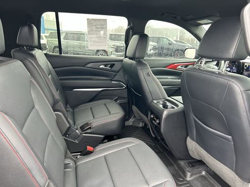 Used 2024 Chevrolet Traverse Z71 image 18