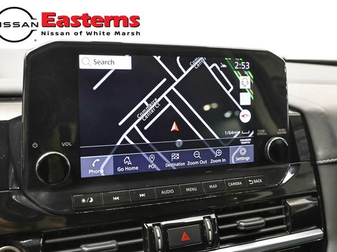 Used 2023 Nissan Pathfinder SL AWD/4WD image 18