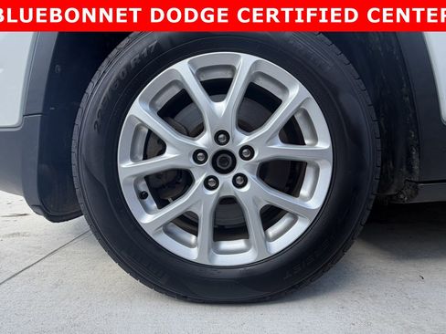 Used 2018 Jeep Cherokee Latitude FWD image 16