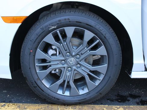 New 2026 Honda Odyssey Touring image 13