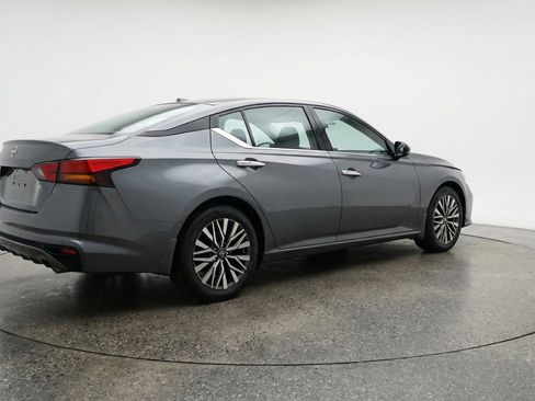 Used 2025 Nissan Altima 2.5 SV image 9