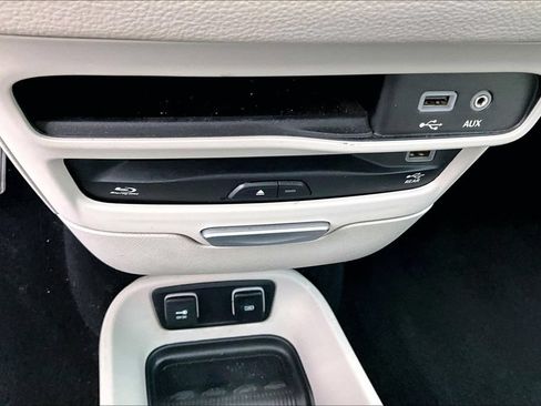 Used 2018 Chrysler Pacifica Limited w/ Advanced Safetytec Group FWD image 37
