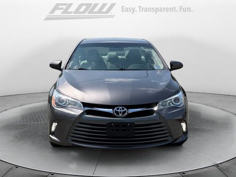 Certified 2017 Toyota Camry XLE FWD image 3