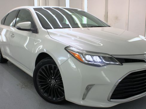 Used 2016 Toyota Avalon Touring image 14