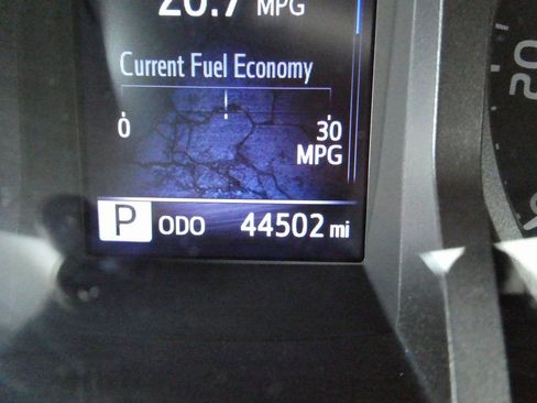 Used 2022 Toyota Tacoma TRD Sport w/ Technology Package image 30