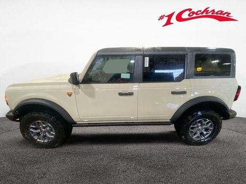 New 2025 Ford Bronco Badlands image 4
