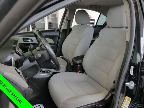 Used 2014 Chevrolet Cruze LT image 10