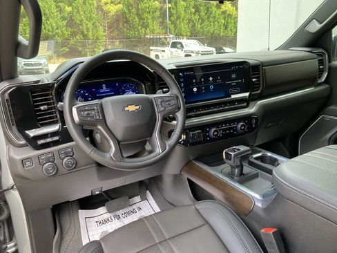 Used 2025 Chevrolet Silverado 1500 High Country w/ Technology Package AWD/4WD image 37