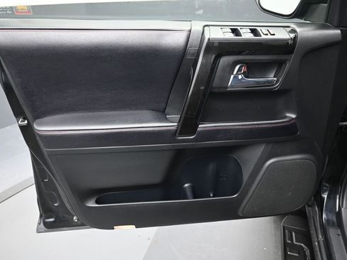 Used 2017 Toyota 4Runner TRD Off-Road image 11