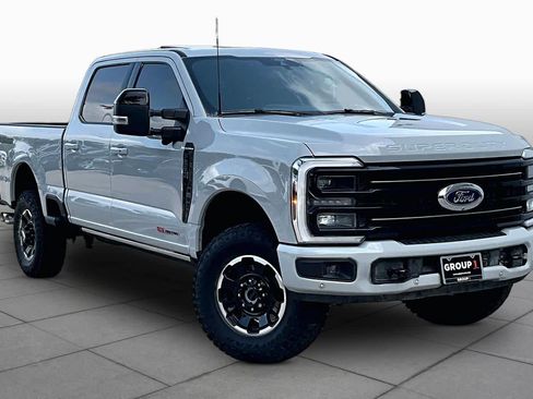 Used 2025 Ford F250 Platinum w/ Tremor Off-Road Package AWD/4WD image 2