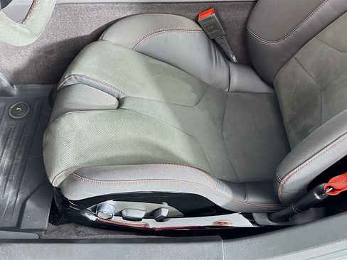 Used 2023 Chevrolet Corvette Stingray Premium Cpe w/ Z51 Performance Package image 24