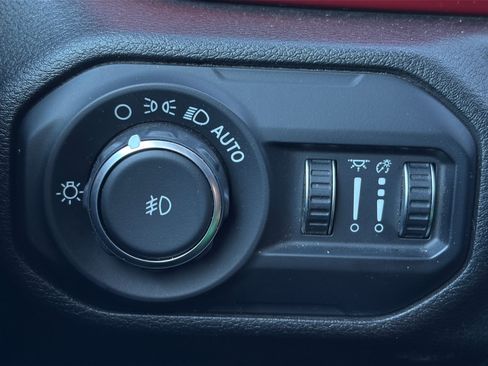 Used 2021 Jeep Wrangler Unlimited Rubicon w/ Cold Weather Group AWD/4WD image 19