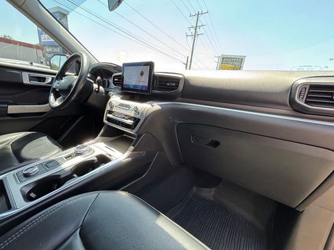 Used 2021 Ford Explorer XLT w/ Equipment Group 202A AWD/4WD image 23