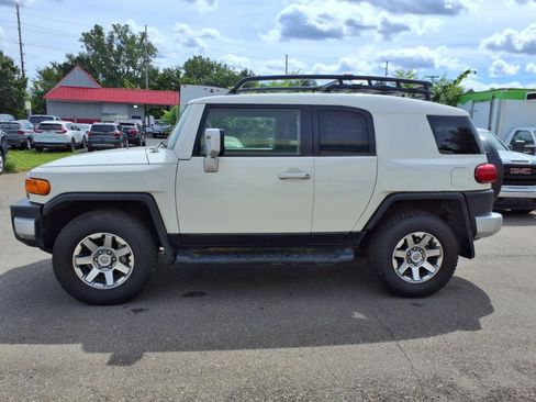 Used 2014 Toyota FJ Cruiser 4WD image 2