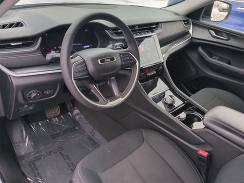 Certified 2023 Jeep Grand Cherokee Laredo w/ Luxury Tech Group I image 10