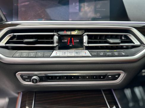 Used 2019 BMW X5 xDrive50i w/ M Sport Package AWD/4WD image 29