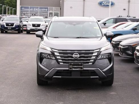 Certified 2025 Nissan Rogue SL w/ SL Premium Package AWD/4WD image 4