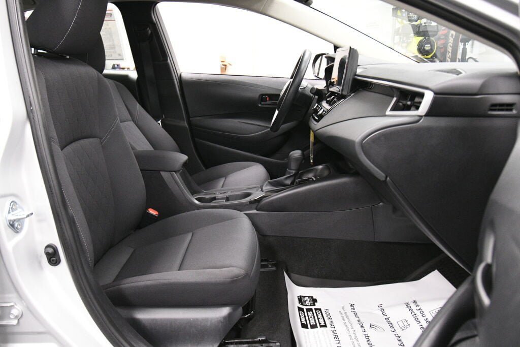 Certified 2025 Toyota Corolla LE FWD image 24