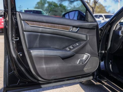 Used 2018 Honda Accord EX image 24