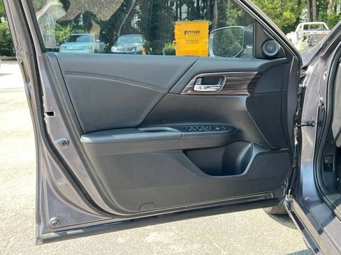 Used 2017 Honda Accord EX image 16