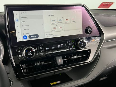 Used 2023 Toyota Highlander Limited image 19